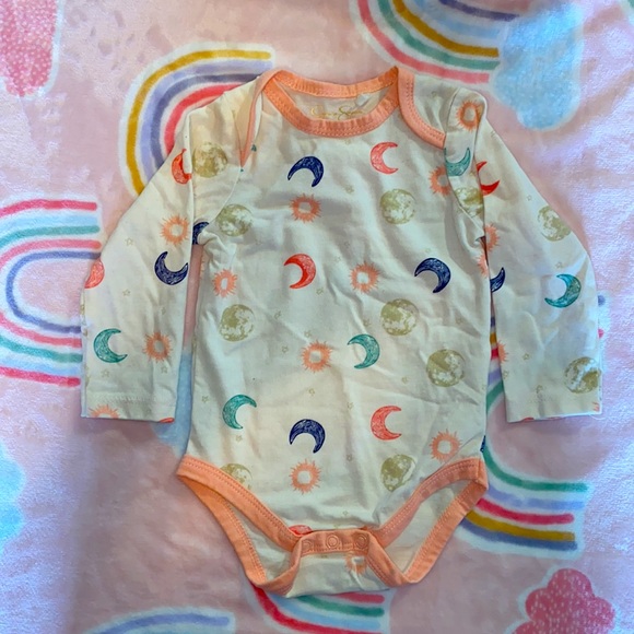 3 Adorable Jessica Simpson Onesies 6-9 - Picture 4 of 5